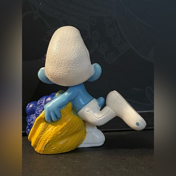 2011 McDonalds The Smurfs Greedy Smurf Figure - Picture 3 of 5